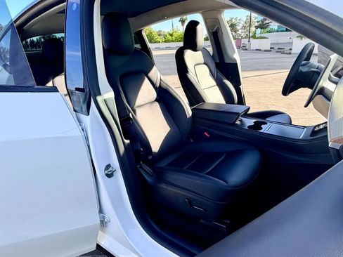 Used 2022 Tesla Model Y Performance AWD/4WD image 12