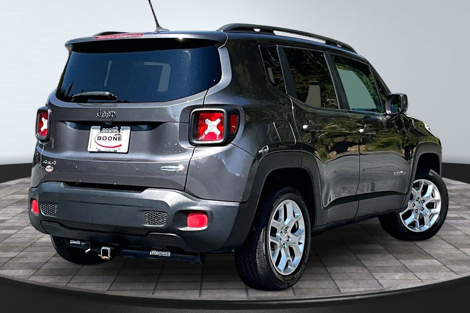 Used 2017 Jeep Renegade Latitude AWD/4WD image 13