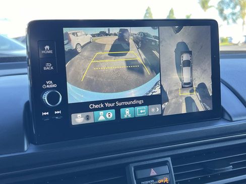 Used 2023 Honda Pilot TrailSport image 15