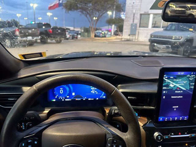 Used 2021 Ford Explorer King Ranch w/ Premium Technology Package RWD image 4
