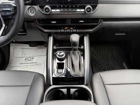 Used 2025 Chevrolet Colorado Trail Boss image 11