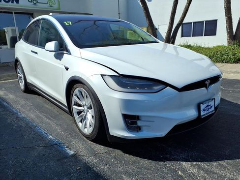 Used 2017 Tesla Model X 75D image 2