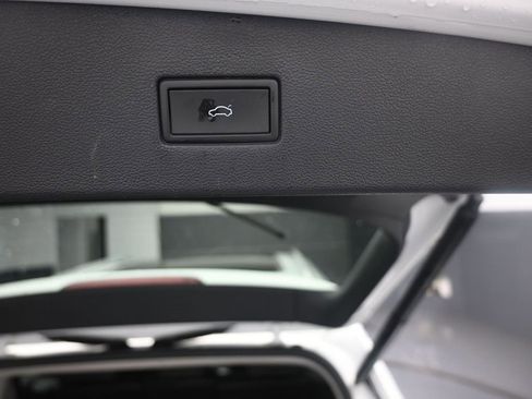 Used 2022 Volkswagen Tiguan SE image 25