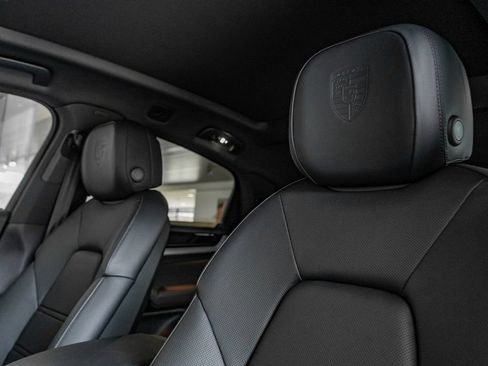 Certified 2025 Porsche Cayenne Coupe AWD/4WD image 16