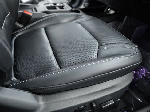 Certified 2025 Ford Mustang Mach-E Premium image 36