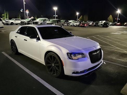 Used 2015 Chrysler 300 S image 5