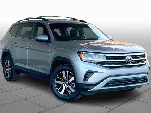 Used 2022 Volkswagen Atlas SE image 2