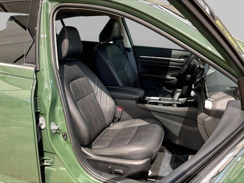 Used 2025 Nissan Altima 2.5 SR w/ SR Premium Package FWD image 9