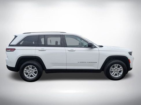 Used 2023 Jeep Grand Cherokee Laredo image 6