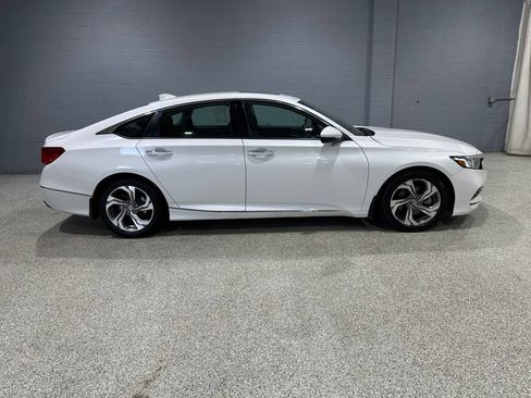 Used 2018 Honda Accord Touring image 2