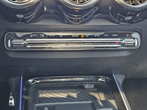 Used 2025 Mercedes-Benz GLB 35 AMG 4MATIC image 20