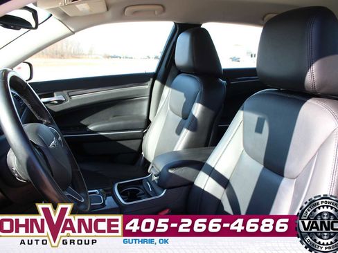 Used 2021 Chrysler 300 Touring L image 23