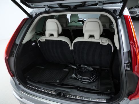 Used 2025 Volvo XC90 T8 Plus w/ Protection Package Premier AWD/4WD image 7