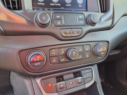 Used 2022 GMC Terrain AT4 image 8