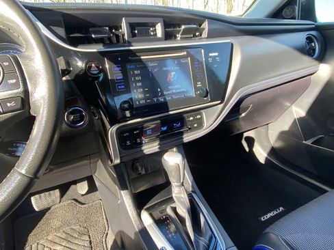 Used 2017 Toyota Corolla SE image 21