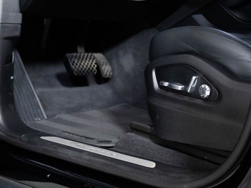 Used 2021 Porsche Cayenne Coupe image 23