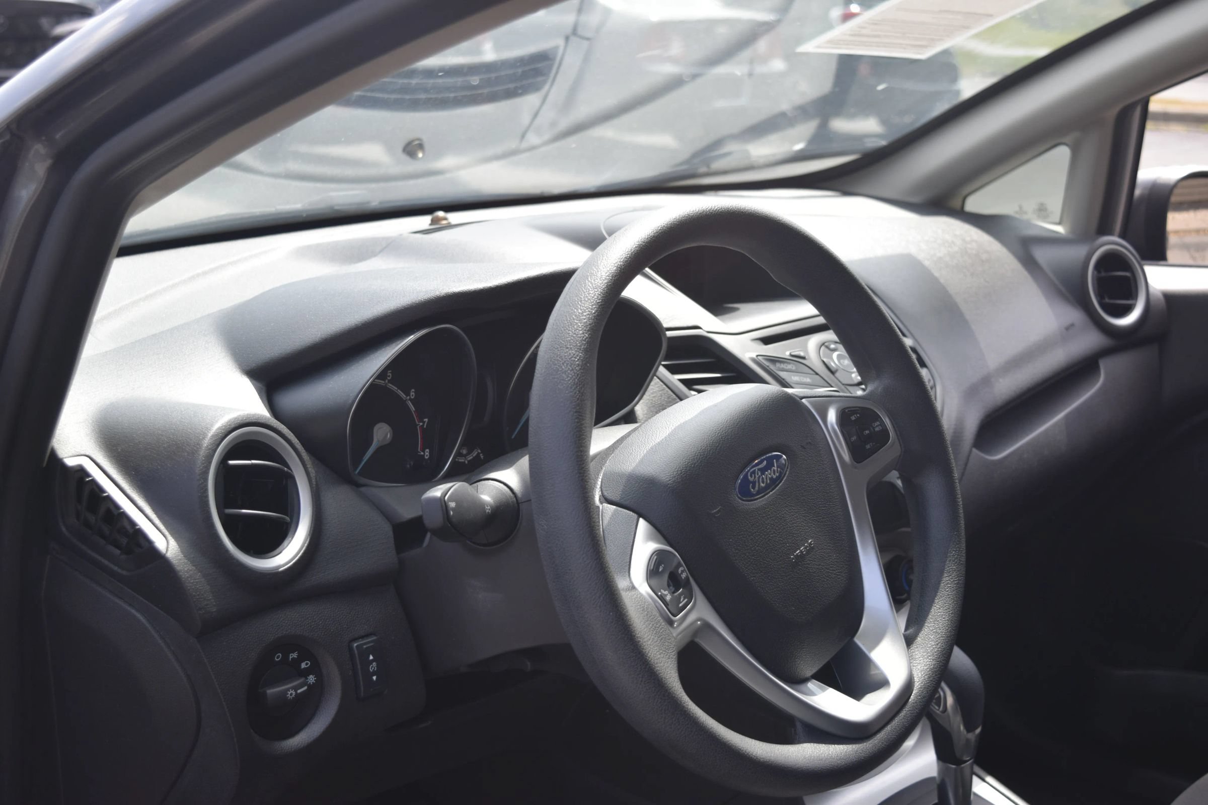 Used 2018 Ford Fiesta SE FWD image 5