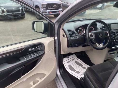 Used 2017 Dodge Grand Caravan SE w/ Power Window Group image 10