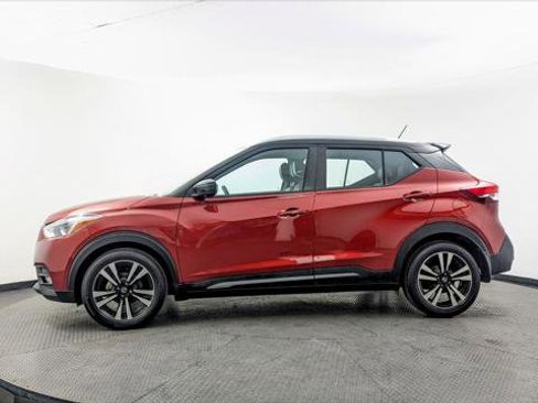 Used 2019 Nissan Kicks SR w/ SR Premium Package image 3
