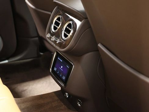Used 2021 Bentley Bentayga AWD/4WD image 99