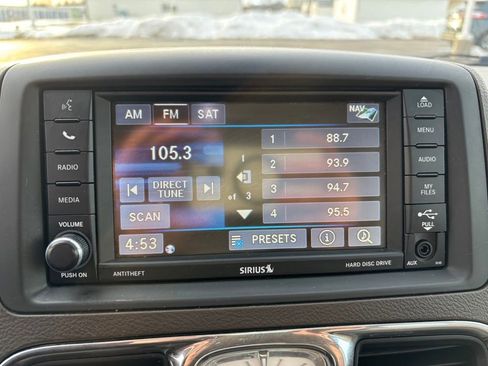 Used 2015 Chrysler Town & Country Touring-L w/ Driver Convenience Group image 23