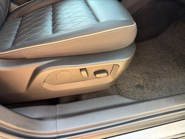 Used 2023 Buick Envision Avenir AWD/4WD image 32