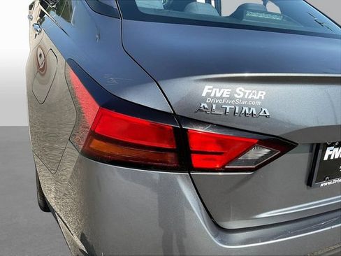 Used 2022 Nissan Altima 2.5 SV FWD image 24