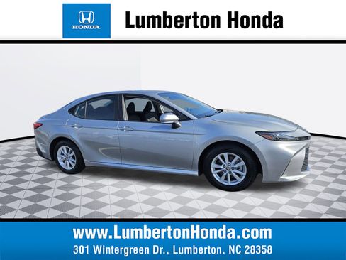 Used 2025 Toyota Camry LE image 1