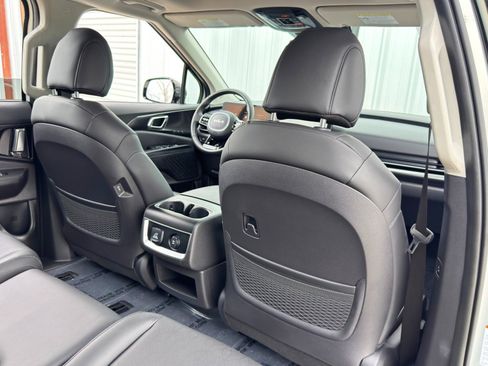 Used 2025 Kia Carnival SX w/ SX Dark Edition Package image 37