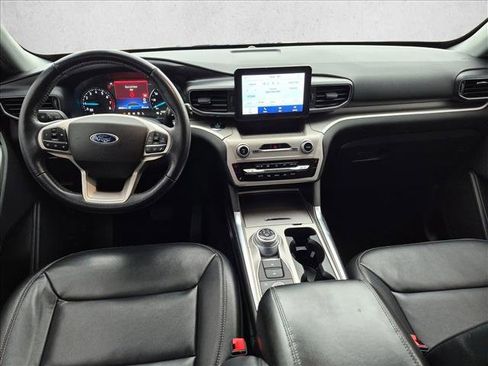 Used 2021 Ford Explorer XLT w/ Equipment Group 202A AWD/4WD image 15