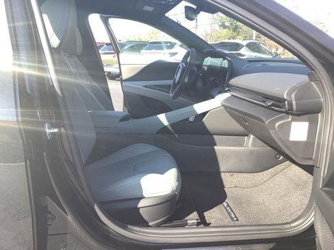 New 2025 Hyundai Elantra Limited image 9