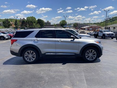 Used 2023 Ford Explorer XLT w/ Equipment Group 202A AWD/4WD image 7