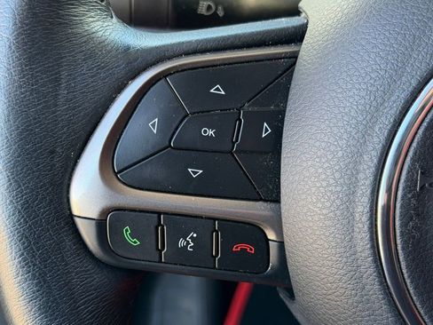 Used 2022 Jeep Renegade Latitude w/ Sun/Sound Group image 16