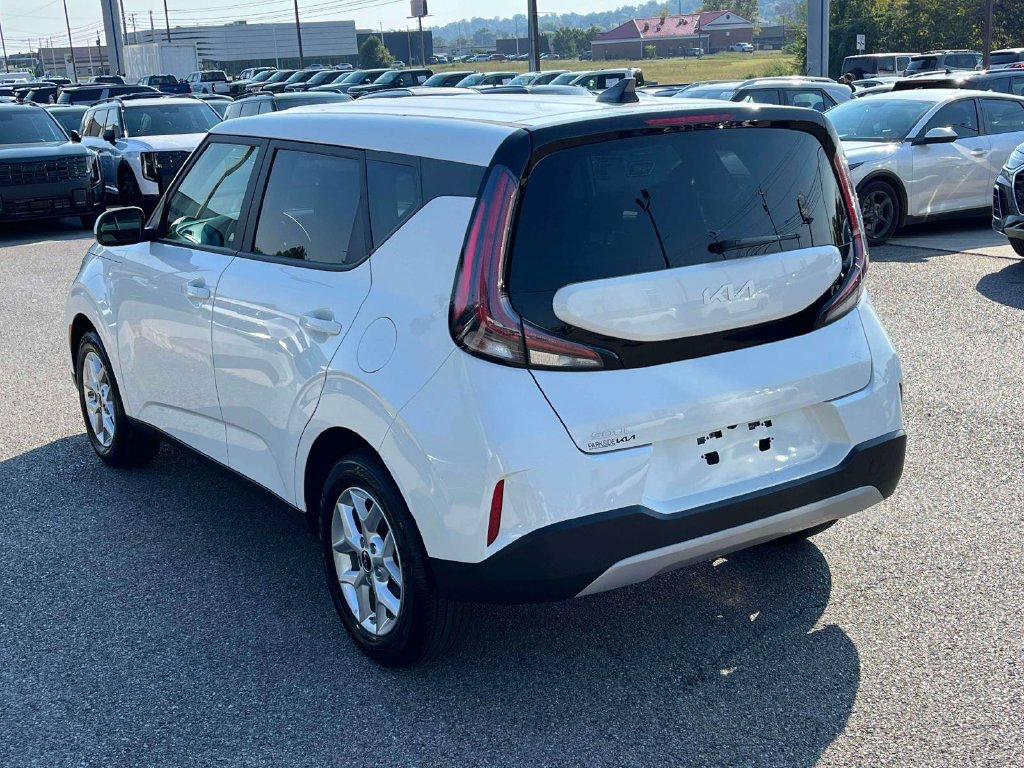 Used 2025 Kia Soul LX w/ LX Technology Package FWD image 28