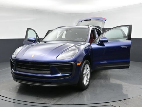 Used 2022 Porsche Macan AWD/4WD image 26