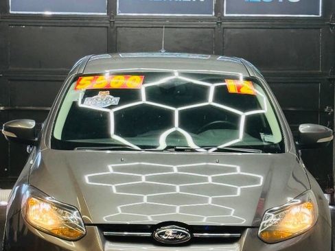 Used 2012 Ford Focus Titanium FWD image 5