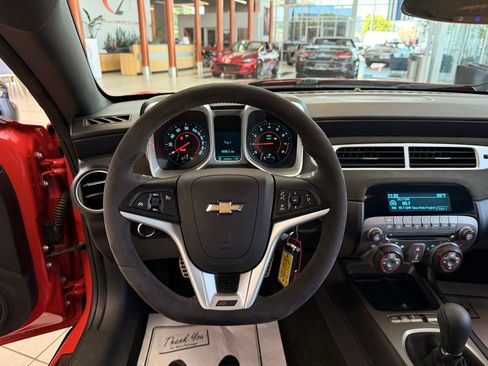 Used 2015 Chevrolet Camaro Z/28 RWD image 43