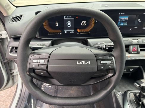 Used 2025 Kia K4 FWD image 27