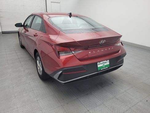 Used 2025 Hyundai Elantra SE FWD image 5