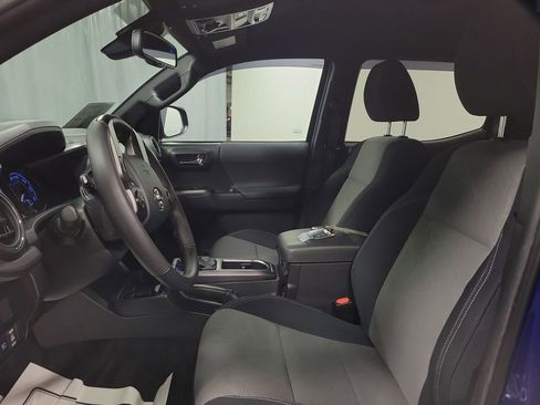 Used 2023 Toyota Tacoma TRD Off-Road image 12