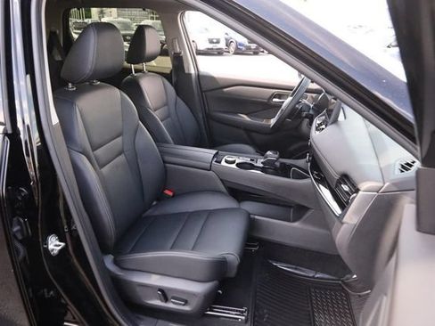 Certified 2025 Nissan Rogue SL w/ Tech Package AWD/4WD image 29