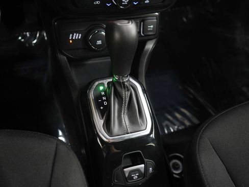 Used 2021 Jeep Renegade Latitude AWD/4WD image 22