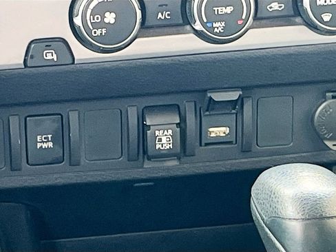 Used 2020 Toyota Tacoma SR5 RWD image 24