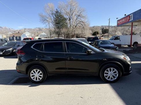 Used 2017 Nissan Rogue S image 3