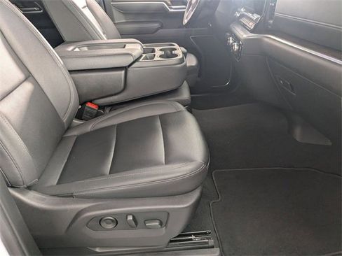 Certified 2025 GMC Sierra 1500 SLT image 32
