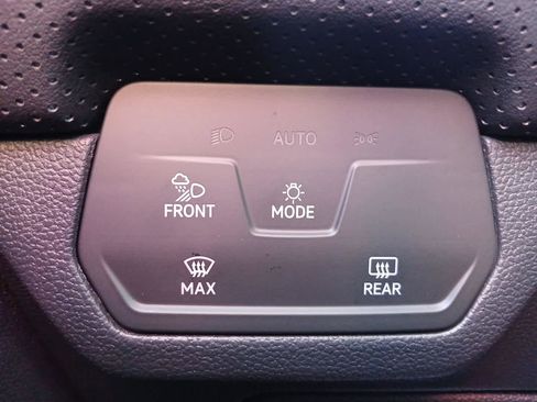 Used 2024 Volkswagen Atlas SE image 14