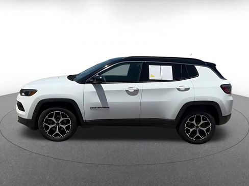 Used 2025 Jeep Compass Limited AWD/4WD image 8