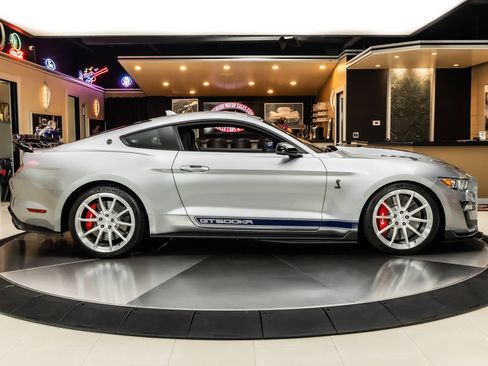 Used 2020 Ford Mustang Shelby GT500 w/ Technology Package RWD image 11