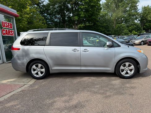 Used 2014 Toyota Sienna LE FWD image 8