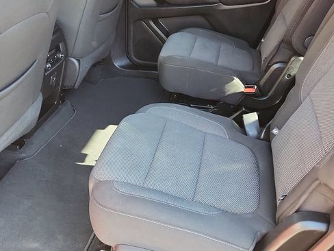 Used 2023 Chevrolet Traverse LT AWD/4WD image 9